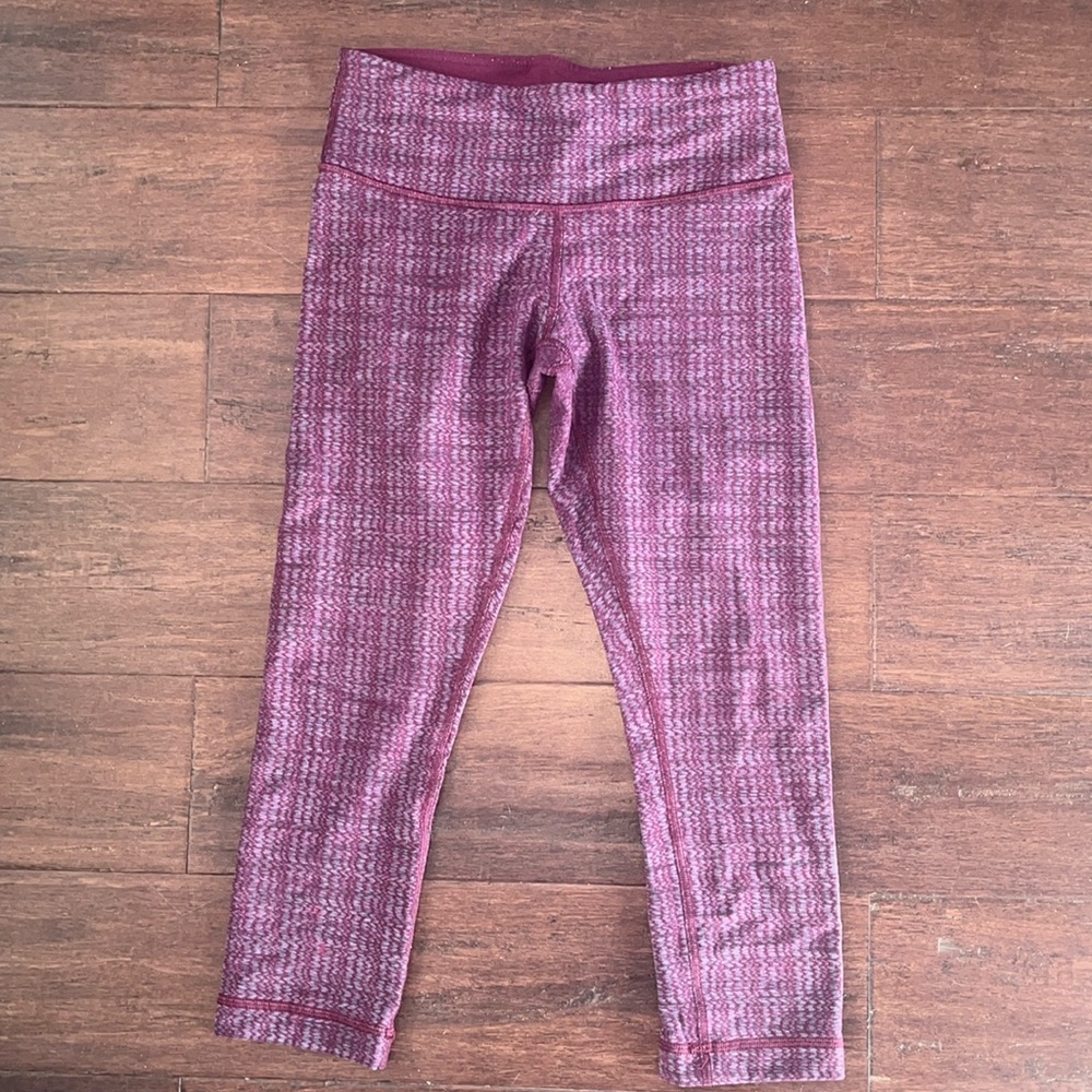Purple Lululemon crop pants size 6